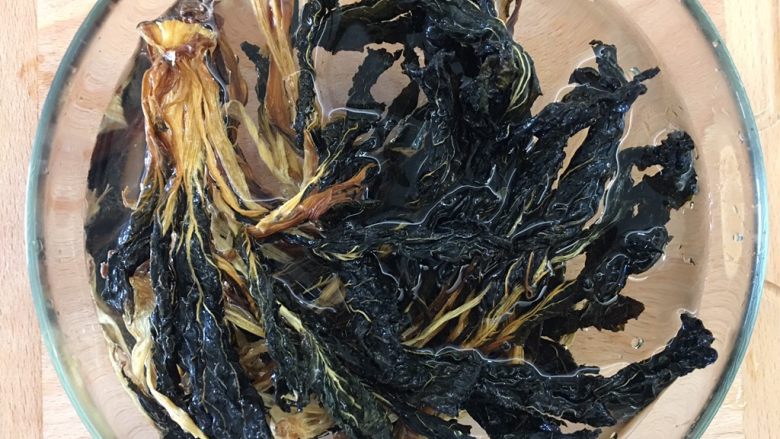 沙姜梅菜腩肉煲(简单版),泡菜干,起码一小时