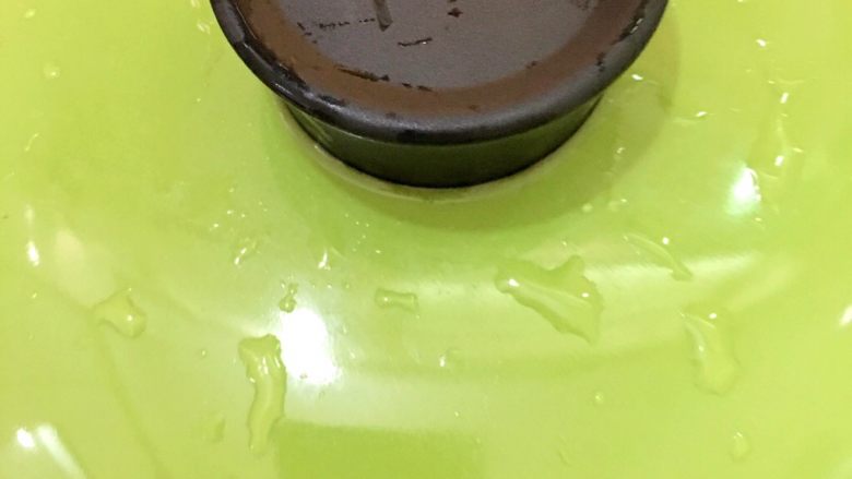 筒骨葛根马蹄汤,盖上锅盖.大火烧开,转小火炖40分钟