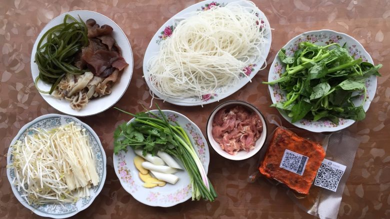 火锅米线,原料一览,二人餐。