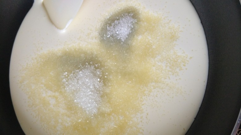 奶糖,所有材料放入锅里,用厚底锅或者不粘锅,要不然一个不小心焦了没地方哭去