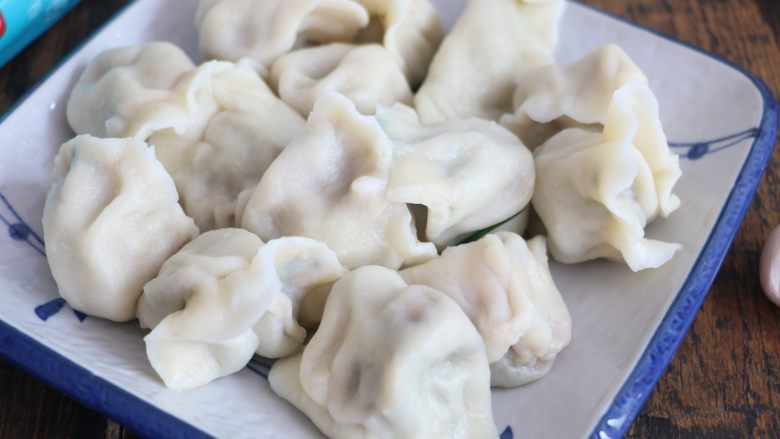 家常水饺~西葫芦猪肉馅,煮熟,开吃吧!