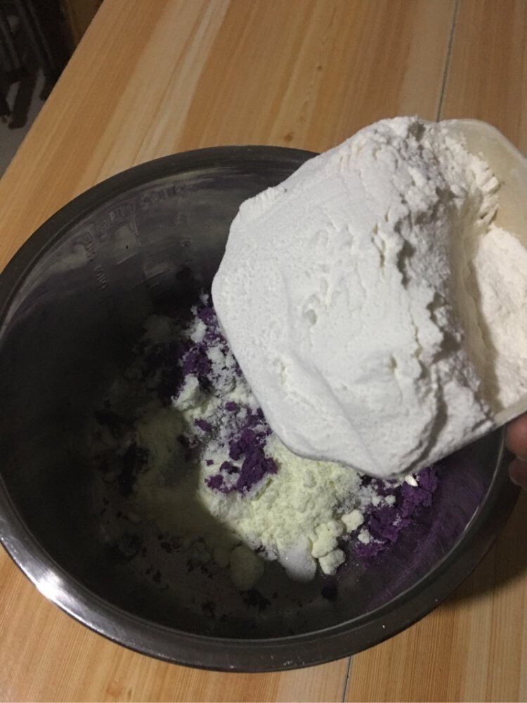奶香紫薯玫瑰花卷,放超精粉一碗约500g