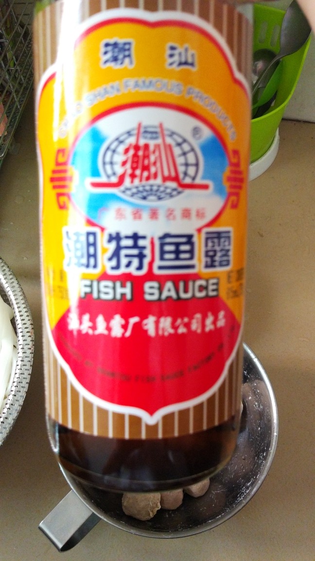潮式清汤牛肉丸冬瓜河粉。,潮汕鱼露,如图.小卖部都有的。这个鱼露是关键之一。