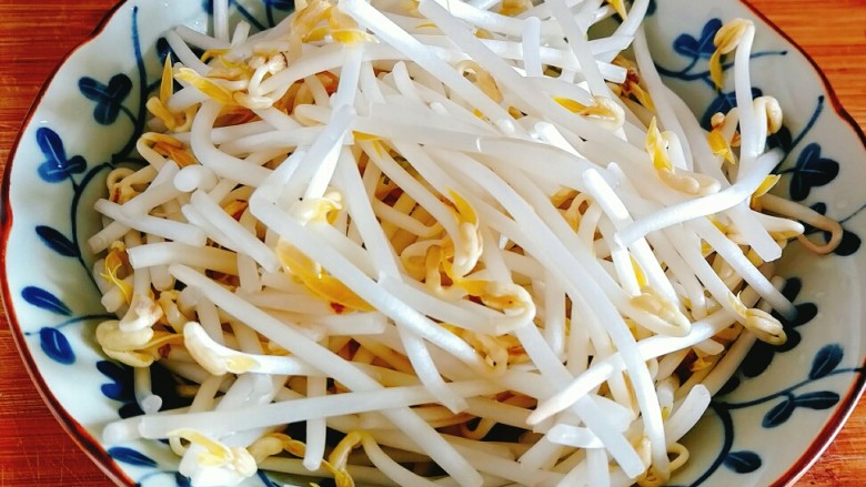 油泼扯面,准备绿豆芽!
