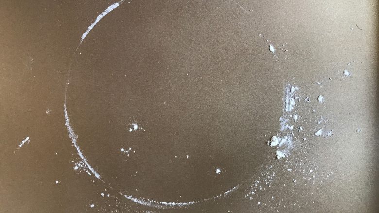车轮泡芙,扣出一个圆形的痕迹