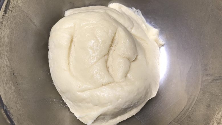 杏仁酥饼,用挂刀翻拌均匀,当然也可以用手