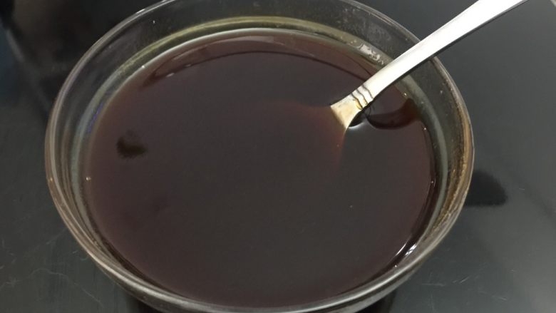 章鱼小丸子,搅拌均匀,烧汁就制作完成了