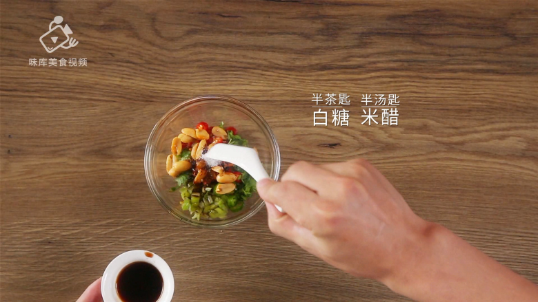 适合上班族的快手凉菜,蒜泥肥牛吃的巨过瘾,加白糖、米醋