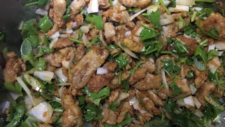 千层饼夹里脊肉,搅拌均匀