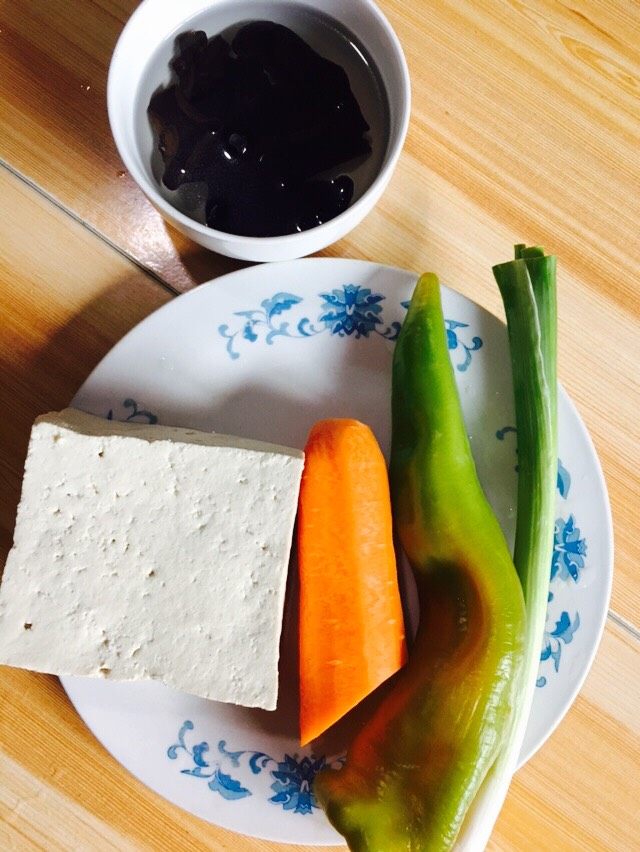 回锅豆腐,准备食材