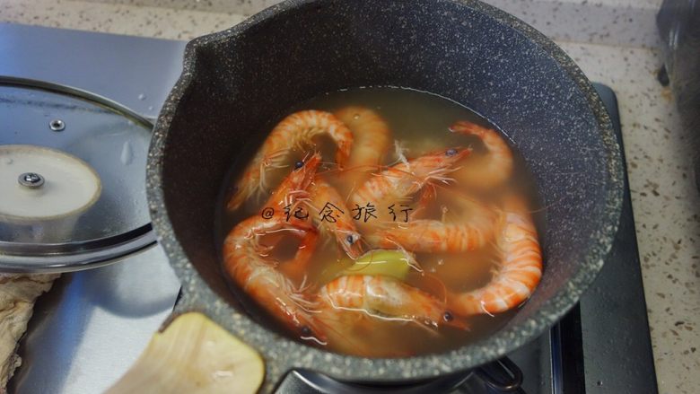 20分钟三道菜 简单又美味一看就会,虾成红色即可