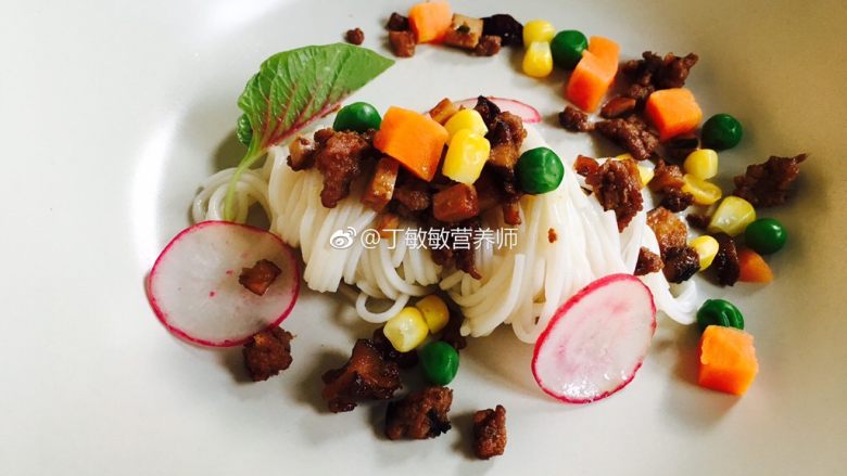 豆瓣时蔬面,装盘,摆造型