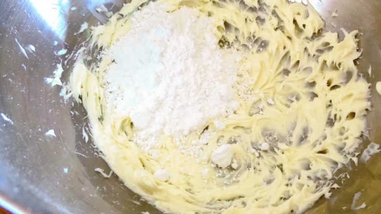 杏仁小饼干,加入糖粉