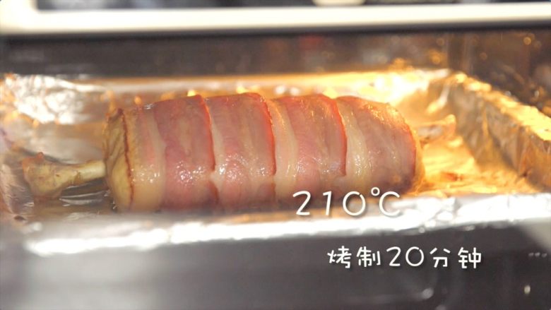 动漫棒骨肉,放入烤箱，210度下烤制20分钟