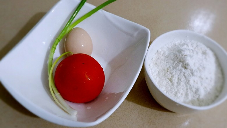 宝宝辅食 番茄鸡蛋疙瘩汤,食材洗净备用