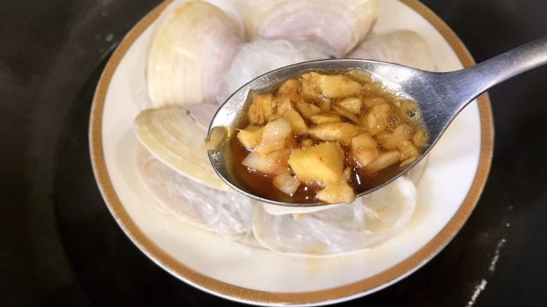 蒜蓉粉丝贵妃蚌(多粉丝版,用汤勺一个个淋上