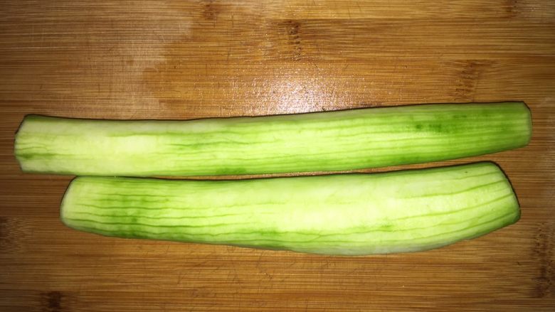 丝瓜炒鸡蛋,<a style='color:red;display:inline-block;' href='/shicai/ 57'>丝瓜</a>削掉皮