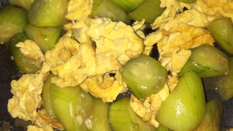 丝瓜炒鸡蛋,搅拌均匀即可