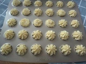 原味曲奇,我用的8齿,两种挤法,文字表达不清楚,可以跟我要视频,主页有我微信