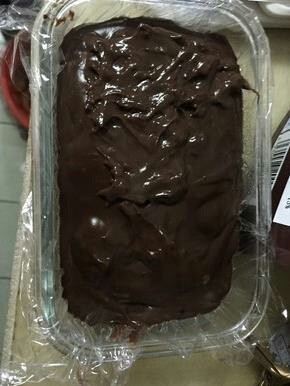 巧克力味牛奶小方,用保鲜膜铺底.这样省了清洗✌.放冰箱冷冻2个小时左右.