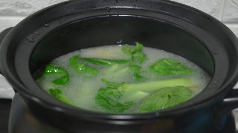 小油菜咸鸭煲,放入小油菜