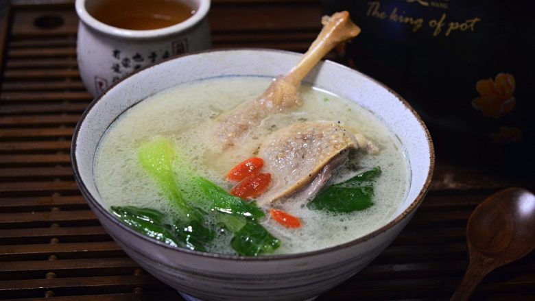 小油菜咸鸭煲,香喷喷的咸鸭煲,真的很诱人啊
