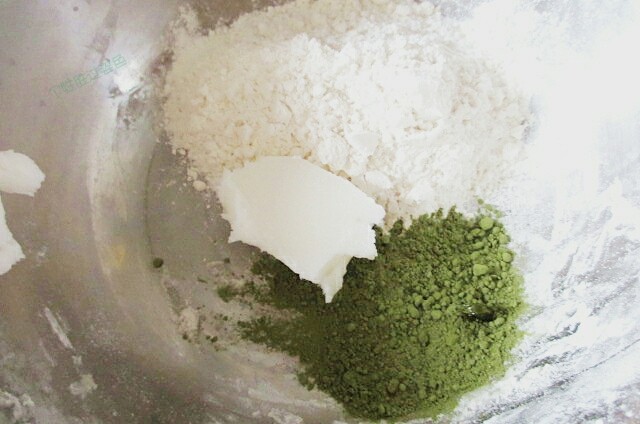 抹茶酥,油酥:抹茶粉,低筋面粉,猪油混合均匀