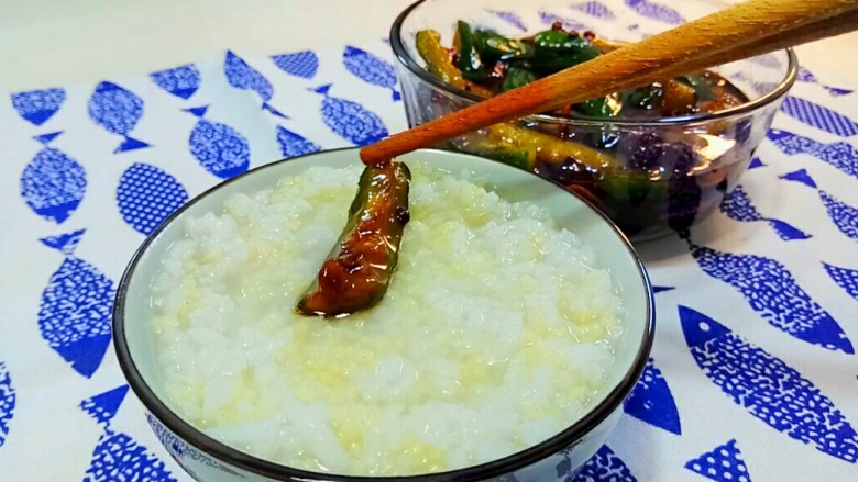 夏日开胃酱黄瓜,搭配一碗清粥,开胃爽口。