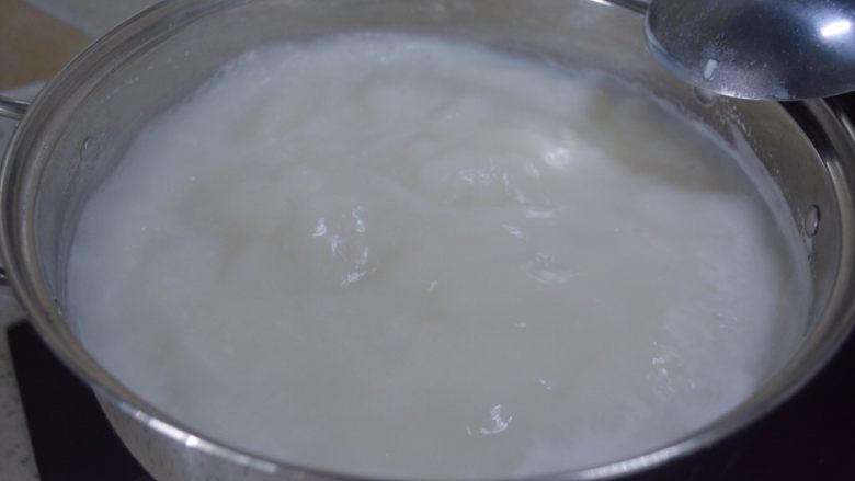 #食二星座#原味豆浆粥,中大火煮粥,中途记得搅拌两次。