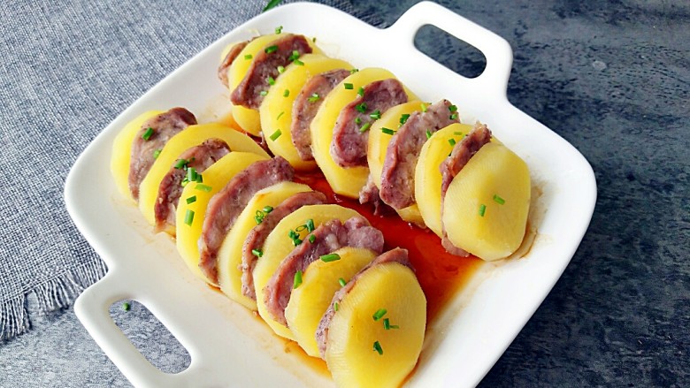 #食二星座#+土豆蒸腊肠,成品图!