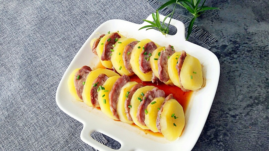 #食二星座#+土豆蒸腊肠
