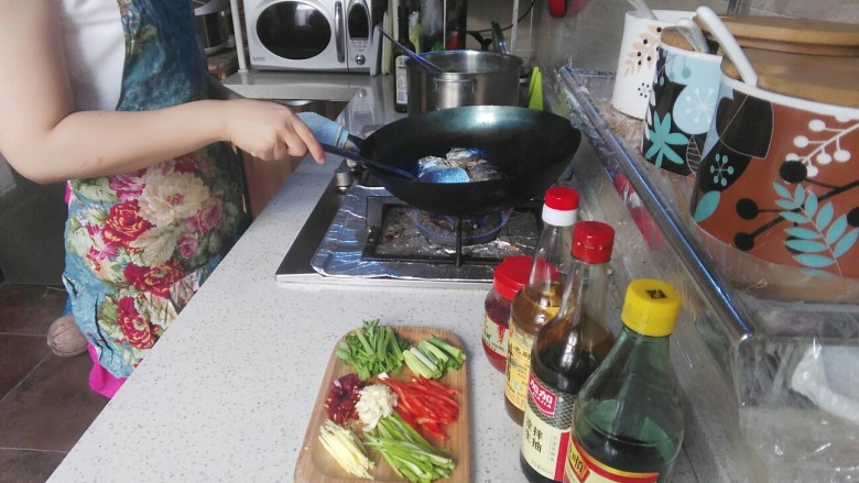 豆瓣鲫鱼,哈哈,我的花围裙上镜啦!