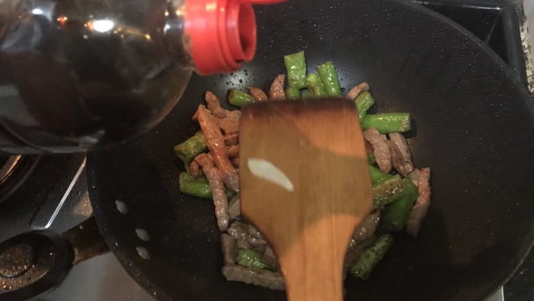 #食二星座#+杭椒牛柳,加少许生抽煸炒