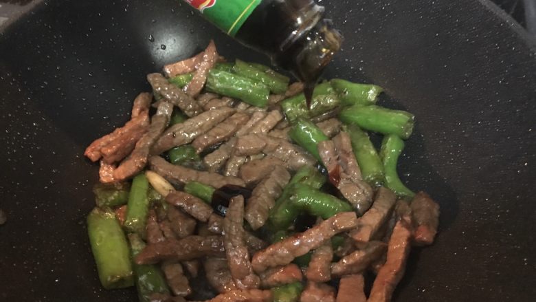 超满足便当（31）,出锅前关小火 倒入少许耗油 翻炒均匀 即可出锅