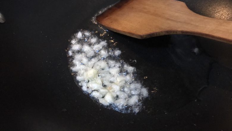 超满足便当（31）,油热爆香蒜末