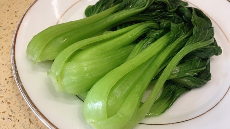 腊味香菇蛋面煲,待用
