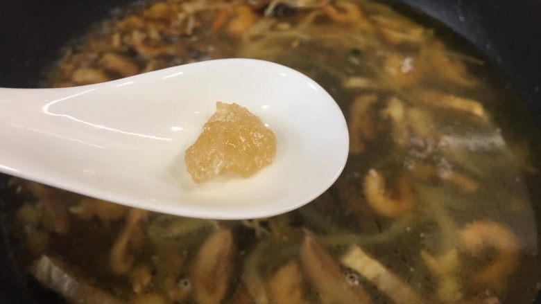 
腊味香菇蛋面煲,冰糖5克