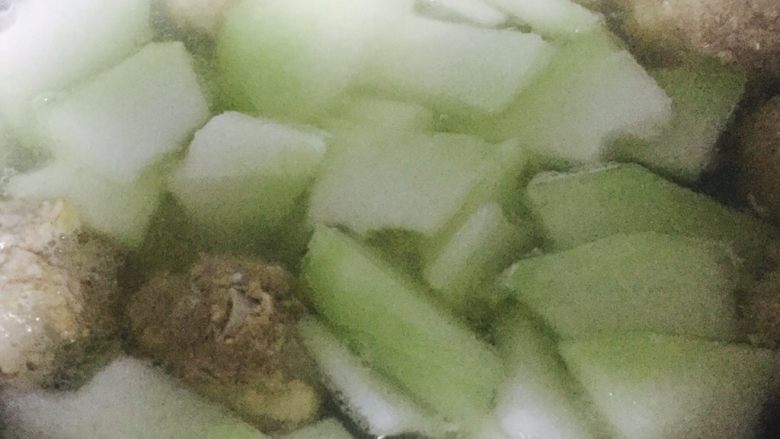 #食二星座# 清炖狮子头,等肉丸变色,加入切好的冬瓜
