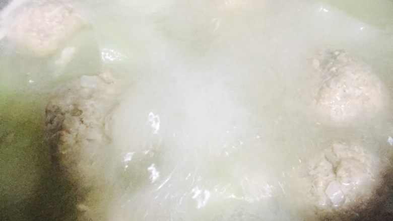 #食二星座# 清炖狮子头,沸腾后,继续咕嘟几分钟