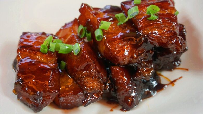 茶香红烧肉
,出锅装盘后撒上葱花即可食用