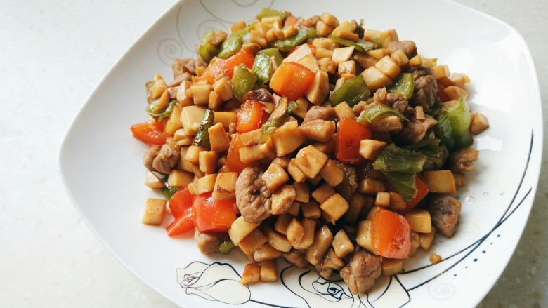 牛肉炒杏鲍菇,盛盘,开吃!