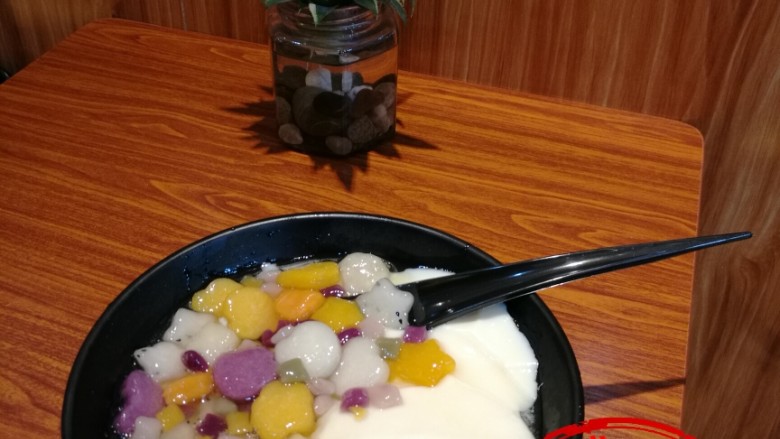 手工芋圆(经典三种口味),芋圆+豆花+特调蜜糖水
等不忙了,抽个时间再写手工古法豆花制作,分享给大家。尽请期待!谢谢!