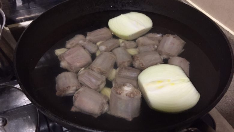 #食二星座#牛尾萝卜汤,加足够的水,没过所有食材
