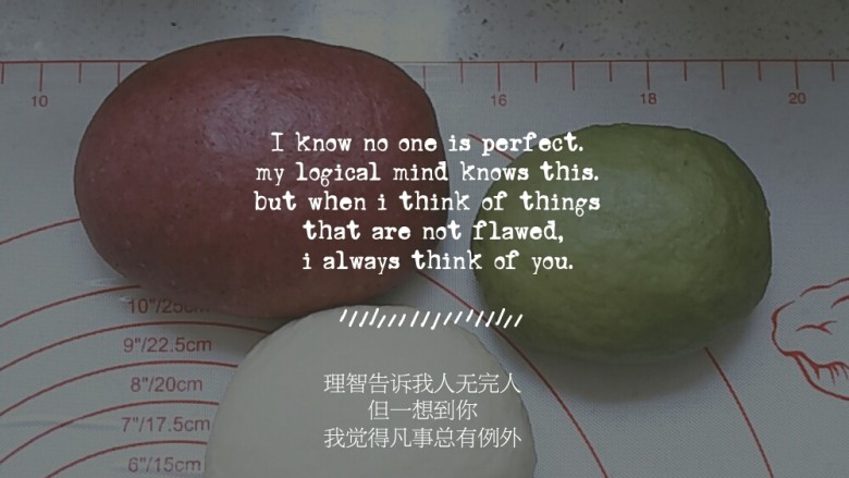 西瓜土司,面团排气后松弛十分钟后开始造型。