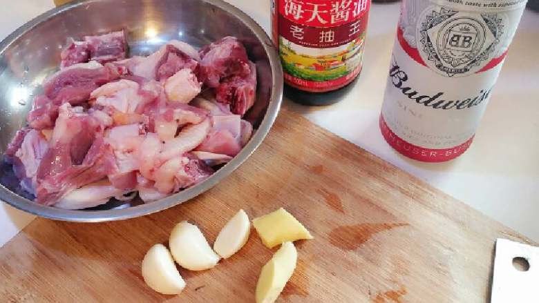 啤酒鸭,准备好所有食材。