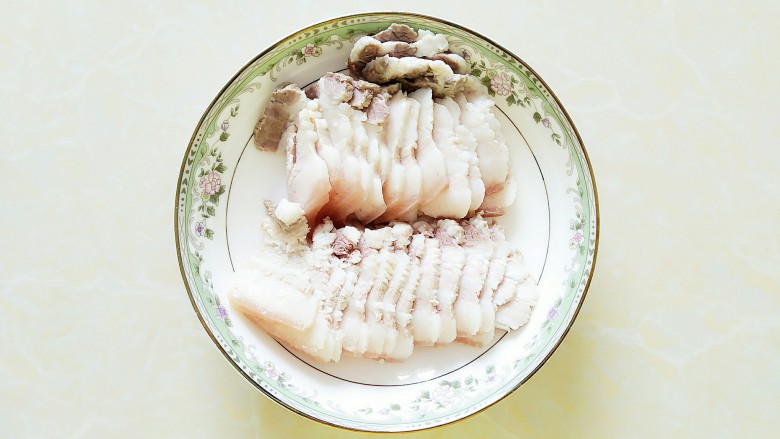 尖椒冻魔芋炒回锅肉,<a style='color:red;display:inline-block;' href='/shicai/ 4063'>回锅肉</a>切片!