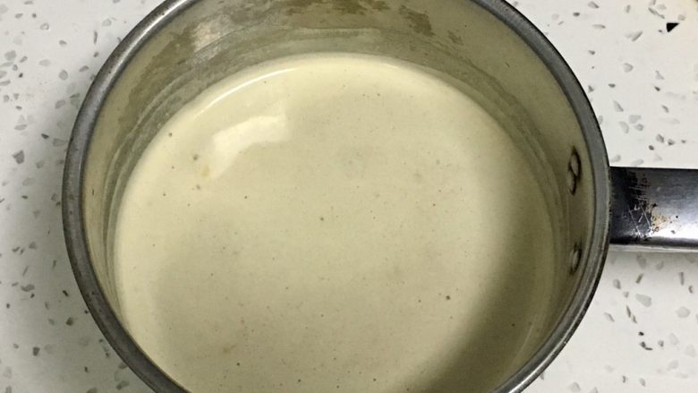 咖啡奶冻,小火煮开,关火。