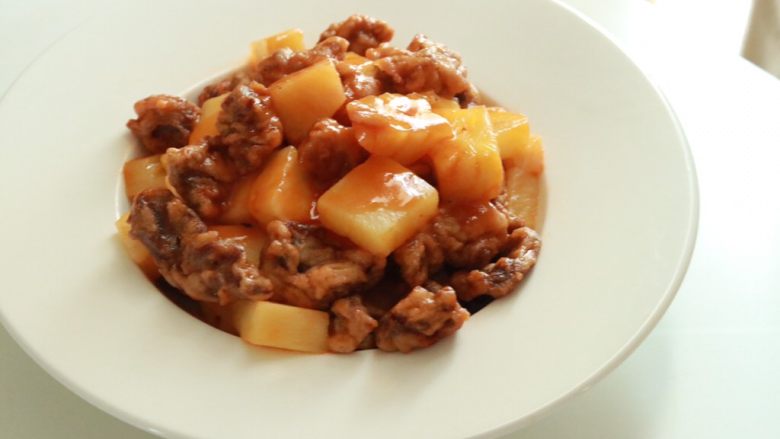 #食二星座# 牛肉版凤梨咕咾肉,装盘,外酥里嫩,酸酸甜甜,特别下饭