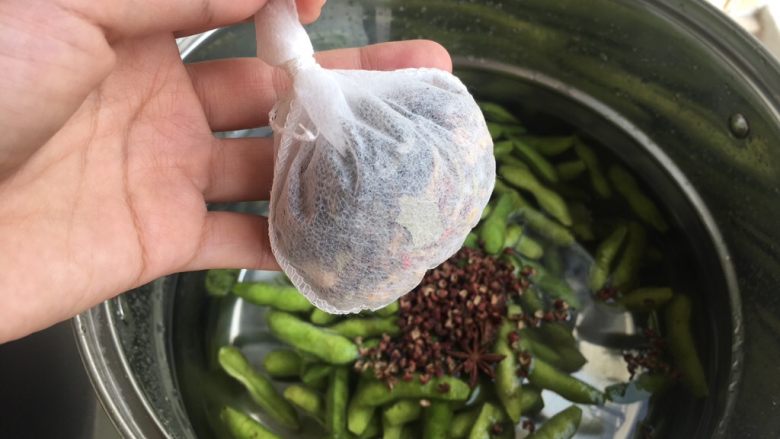 茶香毛豆,放入料包