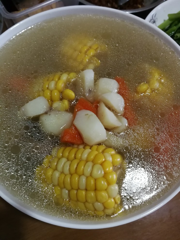 玉米骨汤